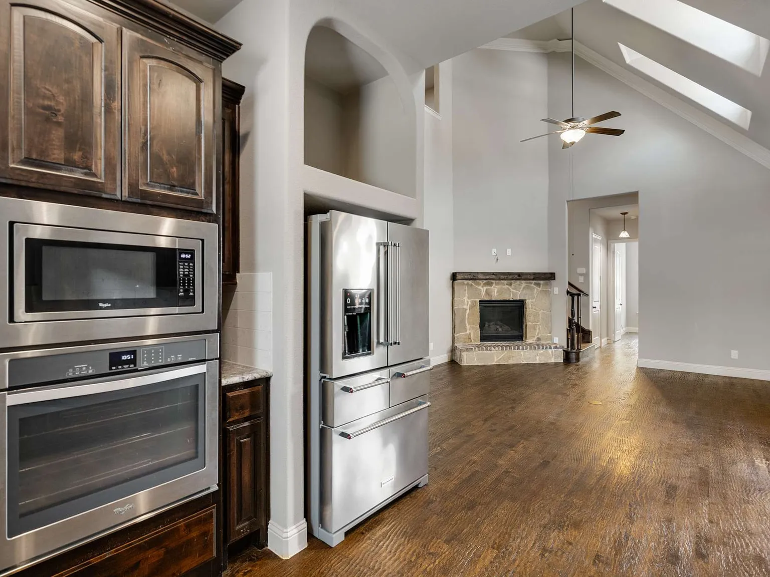 3 bed, 1803 sqft, $3,350 — Photo 2