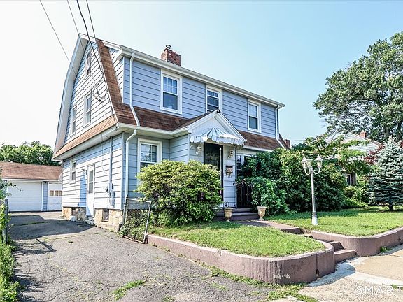 3rd image of 835 Thorme Street
