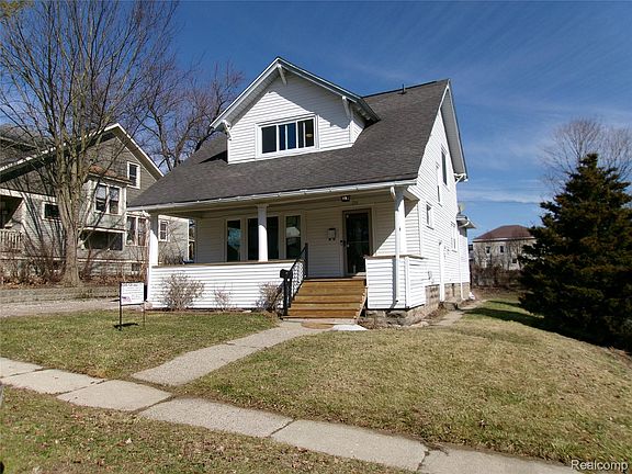 2nd image of 216 E Washington St