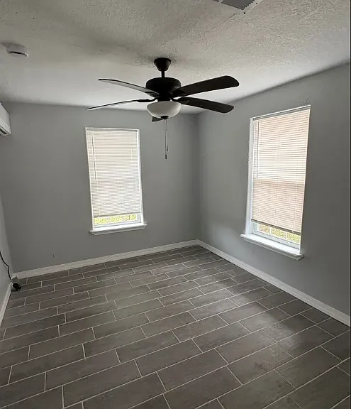 301 N Avenue C — Photo 8