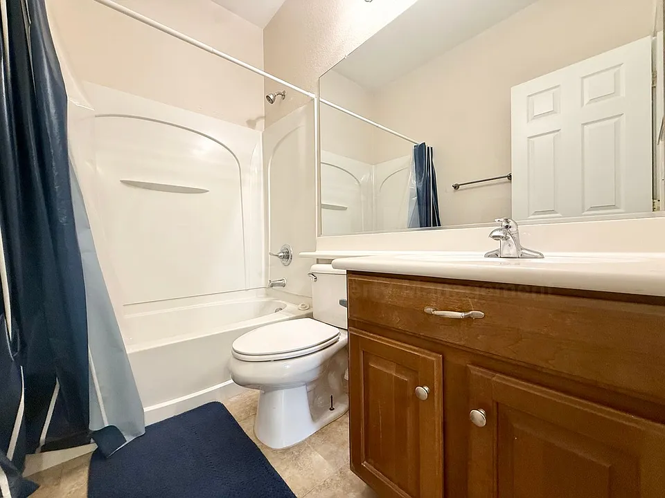 18813 E Arrowhead Trl