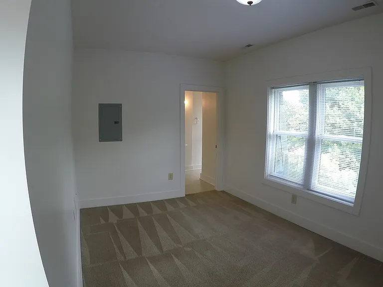 220 S 6th St (Maison de Ville) — Photo 29