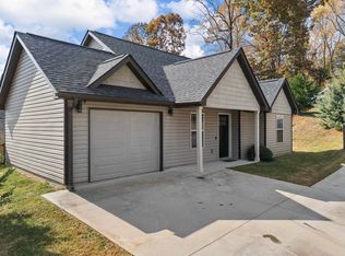 17 Pamela Dr, Greenville, SC 29611