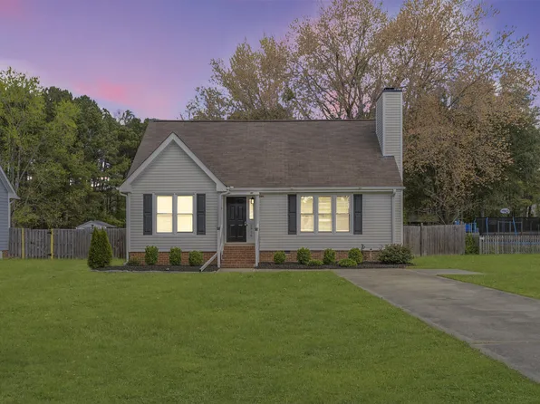 2816 Thurrock Dr, Apex, NC 27539