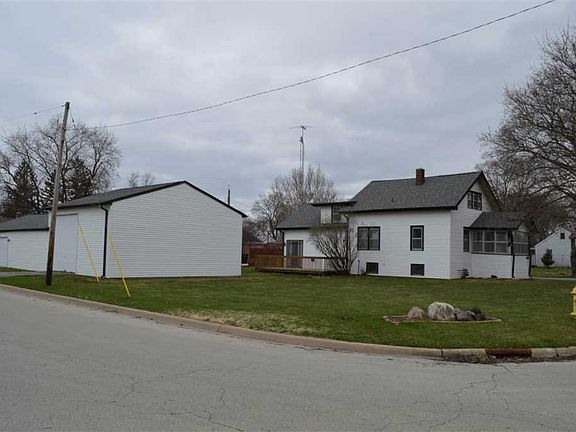 3rd image of 643 Wood Ave