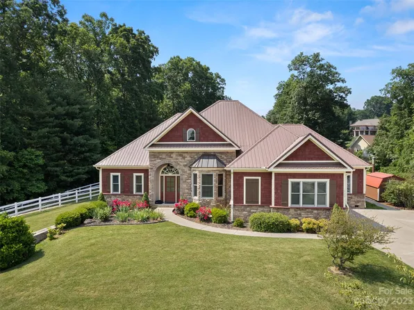 320 Dogwood Rd, Candler, NC 28715