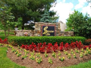 14 Magnolia Ln, Mount Arlington, NJ 07856