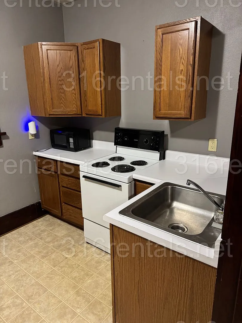 Empire Building Apartments — Photo 4