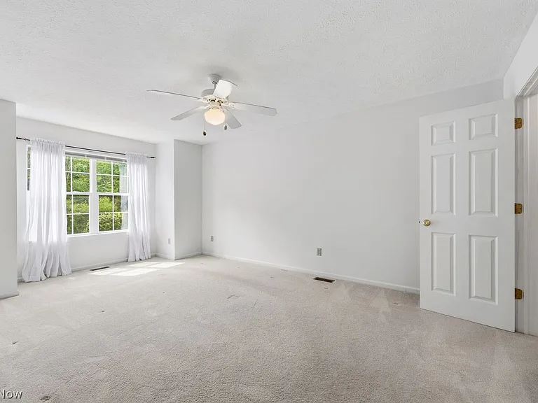 9215 Hickory Ridge Dr — Photo 13
