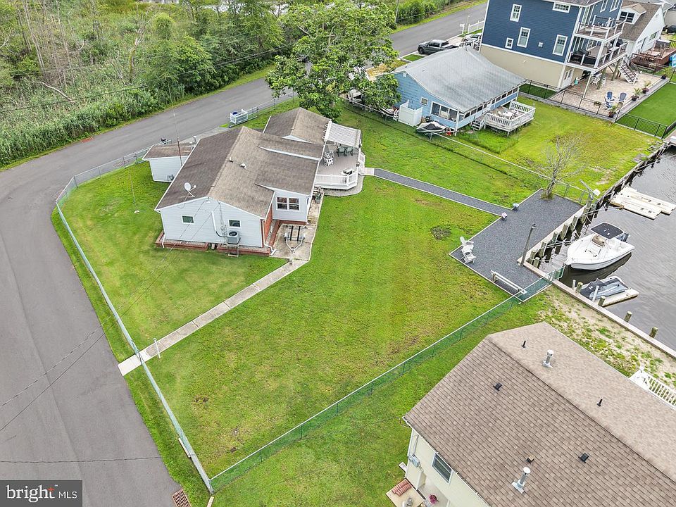 1st image of 18 Beacon Dr