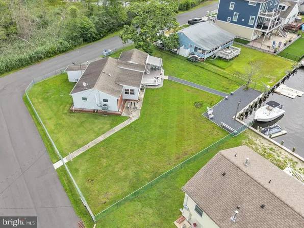 18 Beacon Dr, Waretown, NJ 08758