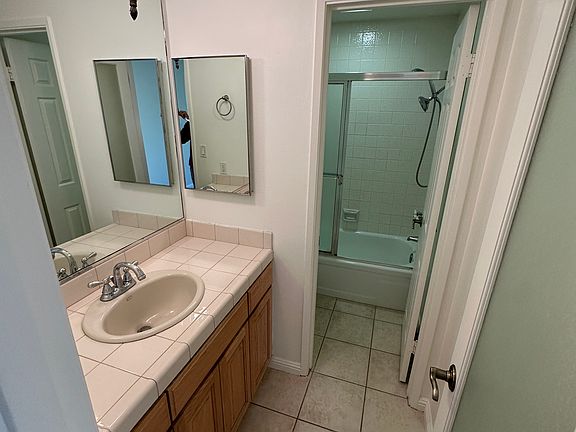 Bath off main hallway