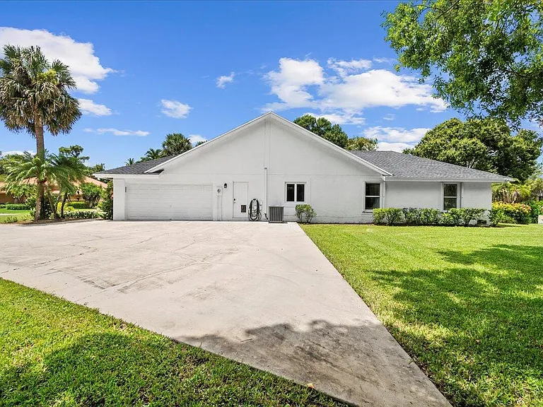 15575 Woodmar Ct — Photo 3