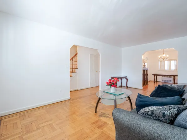 3617 Laconia Avenue image 10 of 46