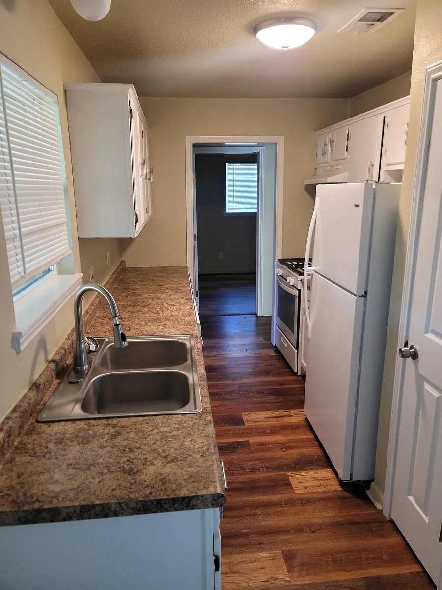 Kitchen - 9 Parkland St
