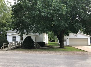 206 E Monroe St, Farmer City, IL 61842