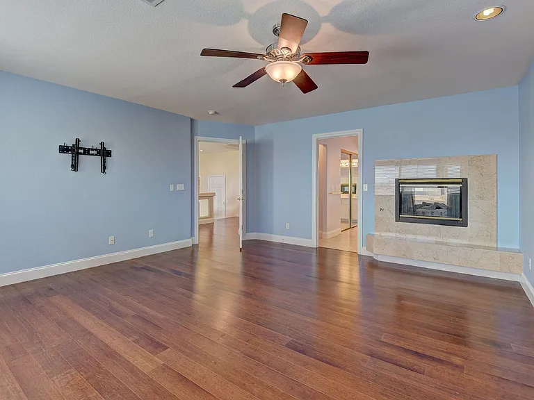 3920 Larkcrest St — Photo 15