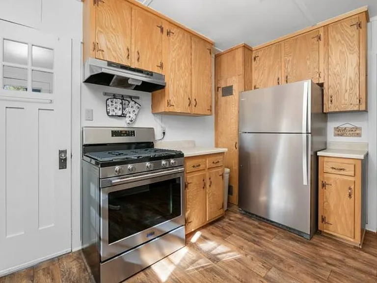 697 Chipmunk Ln — Photo 7