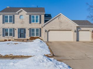 3302 Cumbria Dr, Bloomington, IL
