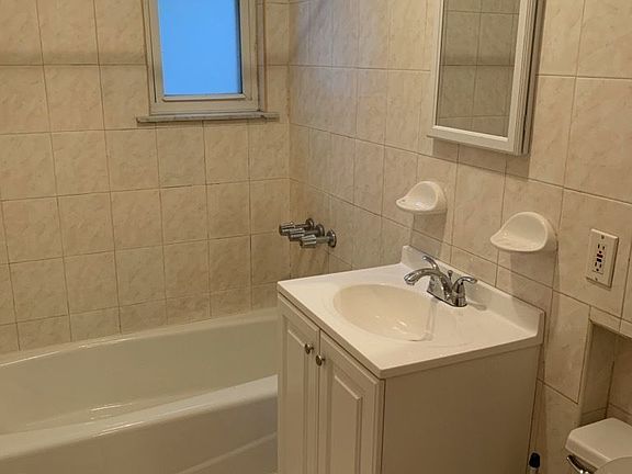 5th image of 3273 44th St APT 2R
