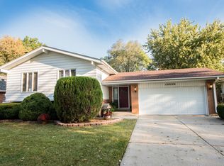 18W026 73rd St, Darien, IL 60561