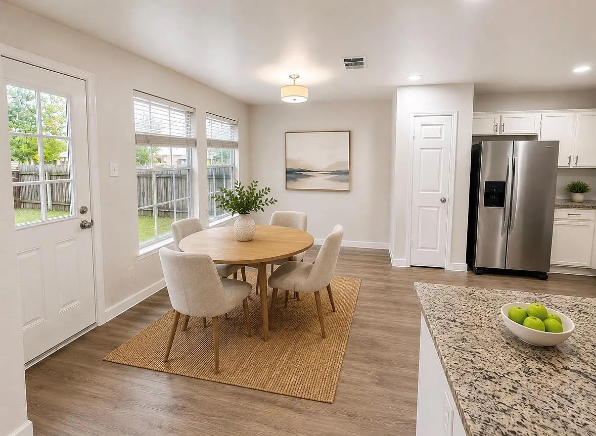 3 bed, 2.0 bath, 1426 sqft, $2,350 — Photo 3