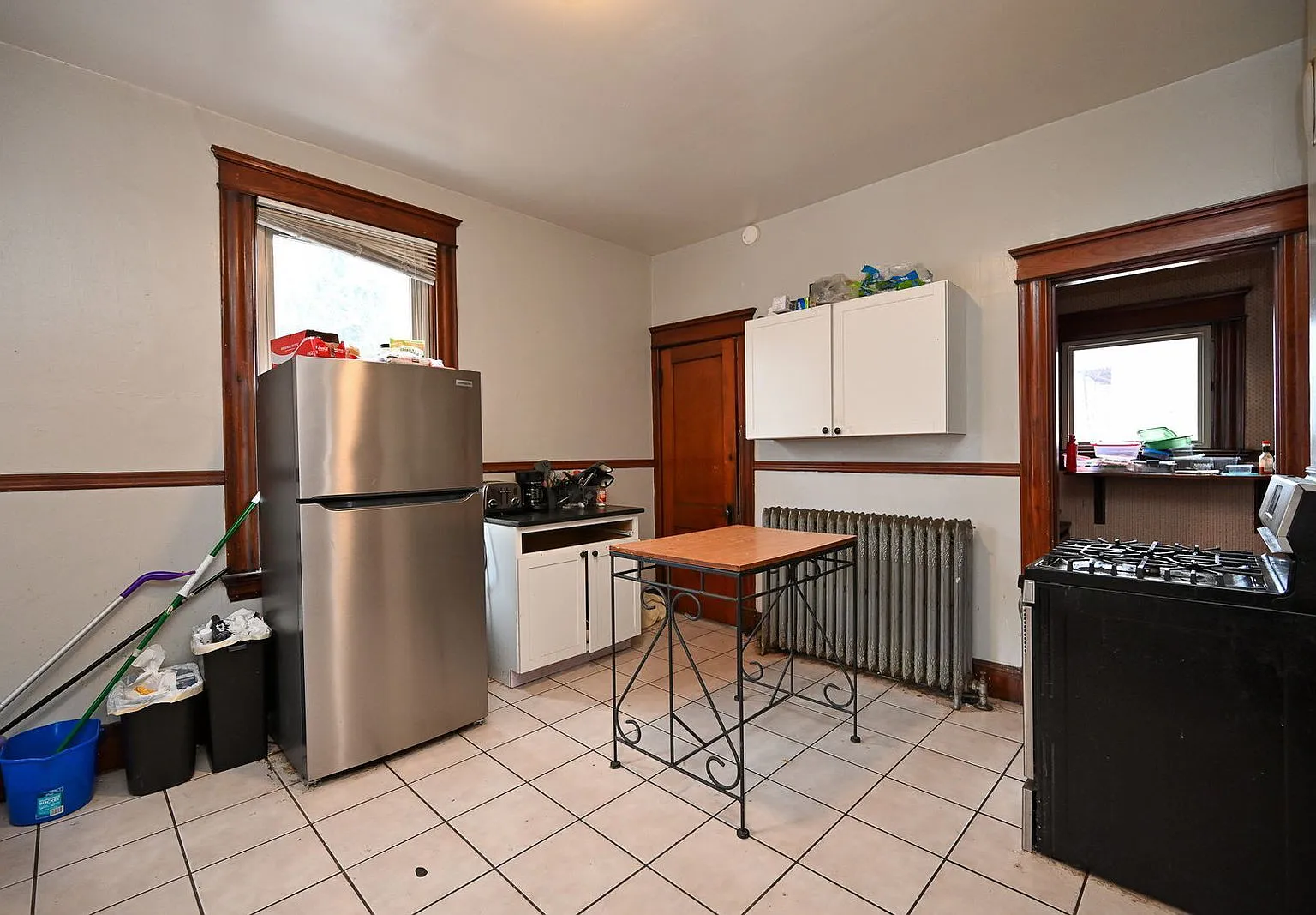 9 bed, 3.0 bath, 3186 sqft, $5,595 — Photo 4