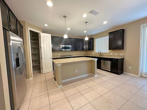 3rd image of 4578 Silverthorn Dr