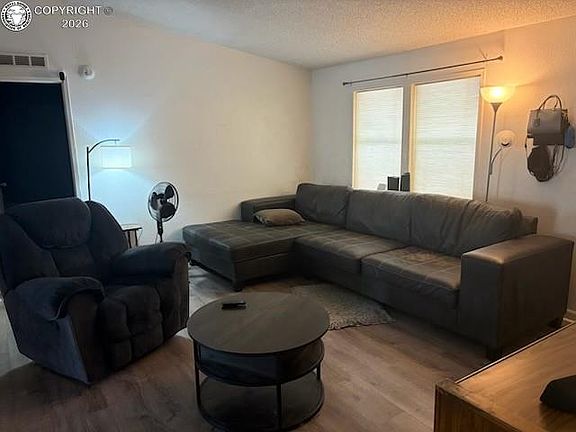 4th image of 1832 1/2 Poplar Ave