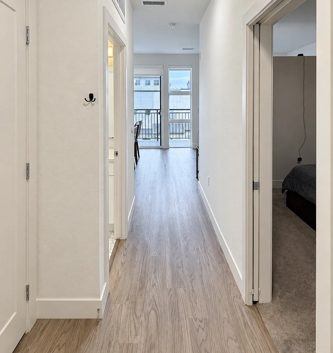 1 bed, 649 sqft, $1,600 — Photo 3