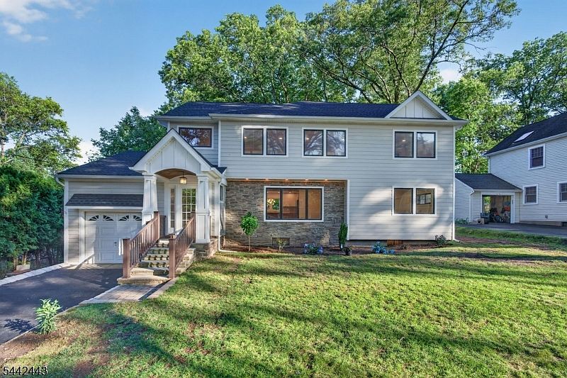1st image of 2 Garden Ct