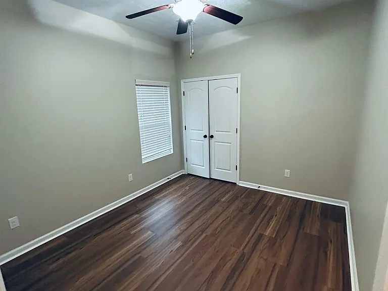 3272 Alexandria Dr — Photo 16