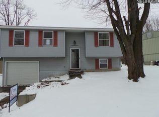 1037 Sunnywood Ln, Ravenna, OH 44266