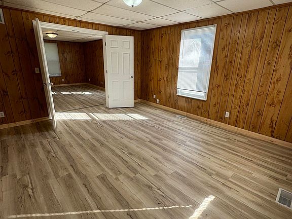 2nd image of 511 E Jefferson Ave