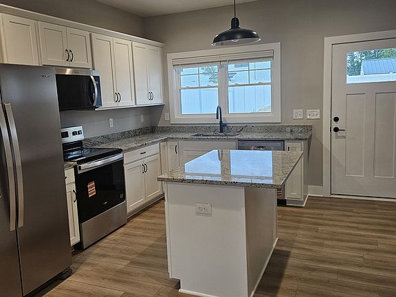 4th image of 77 Shelor Dr #B