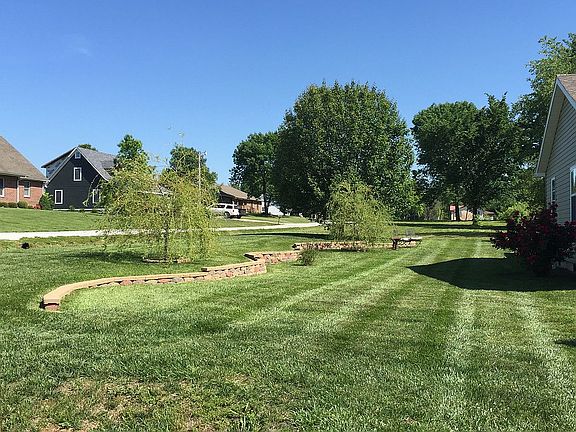 West side yard w/stone wall
