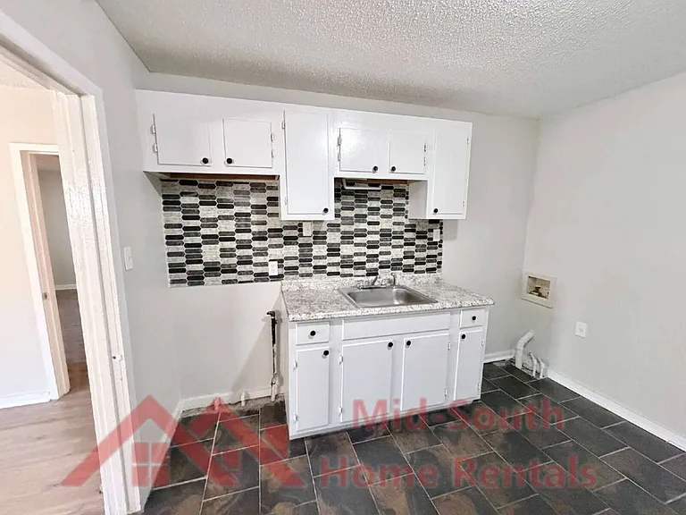 2622 Whitman Ave — Photo 6