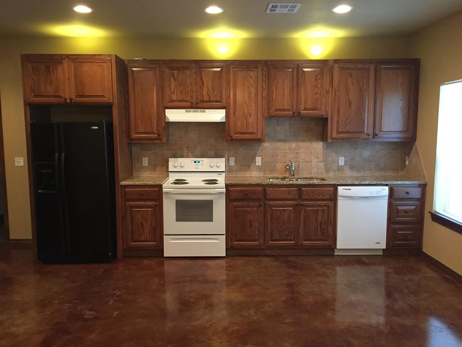 728 Monnett Ave — Photo 3