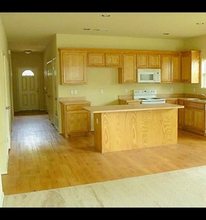 2nd image of 318 Rock Hill Rd Unit A