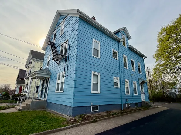 13 Elizabeth St Floor 3, Cumberland, RI 02864