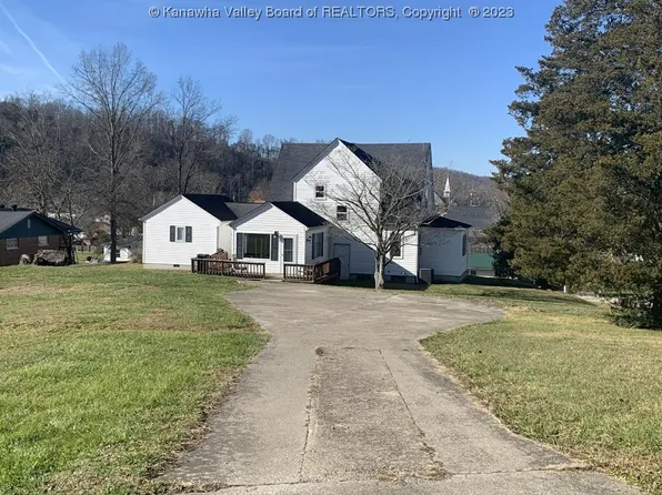 304 Maple St, Hamlin, WV 25523
