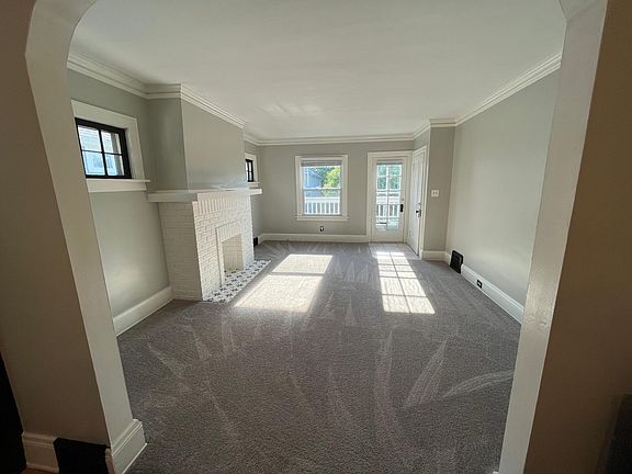 3rd image of 1591 Victoria Ave