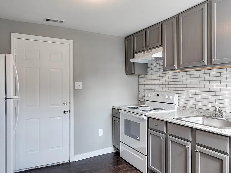 2112 Newbourne St — Photo 7