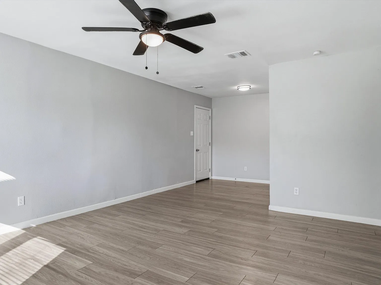 3 bed, 1225 sqft, $1,500 — Photo 2