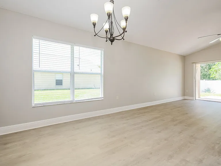 1320 Creekview Ct — Photo 6