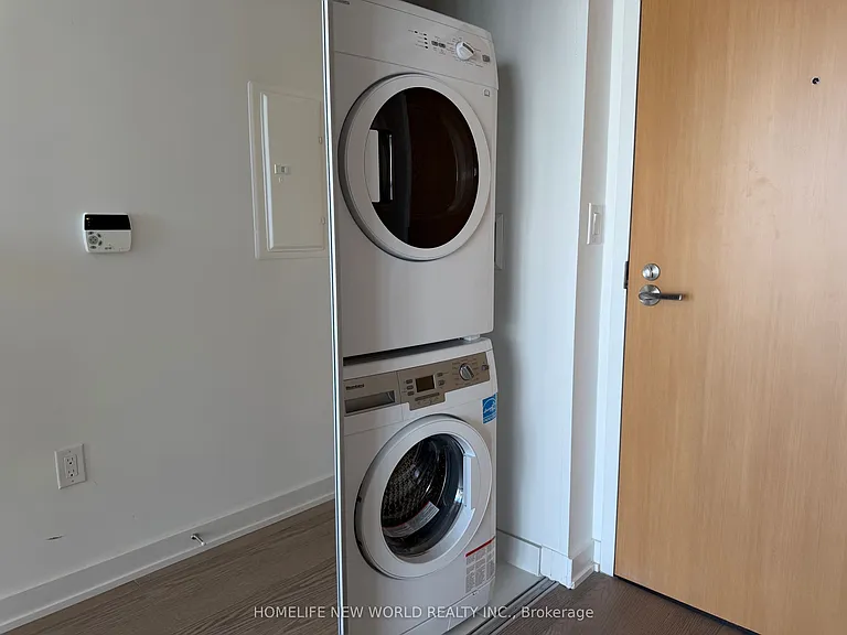 11 Wellesley St W #5712 — Photo 23