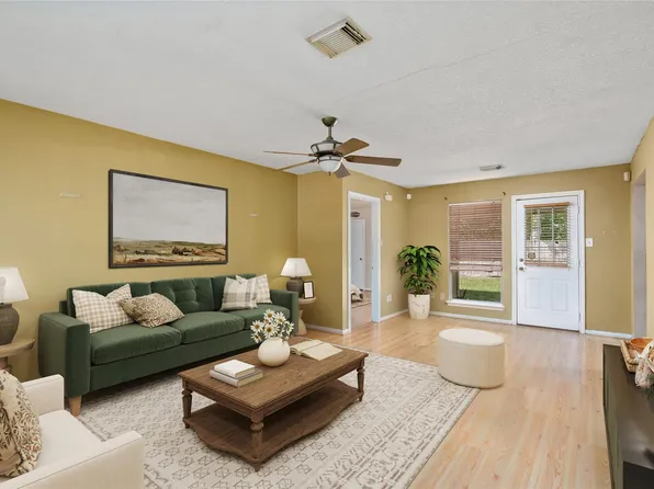 2721 Overland Trl, Dickinson, TX 77539