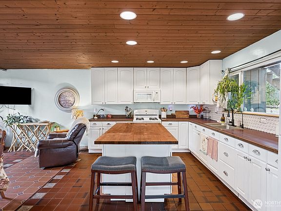 4th image of 171 E Old Farm Rd