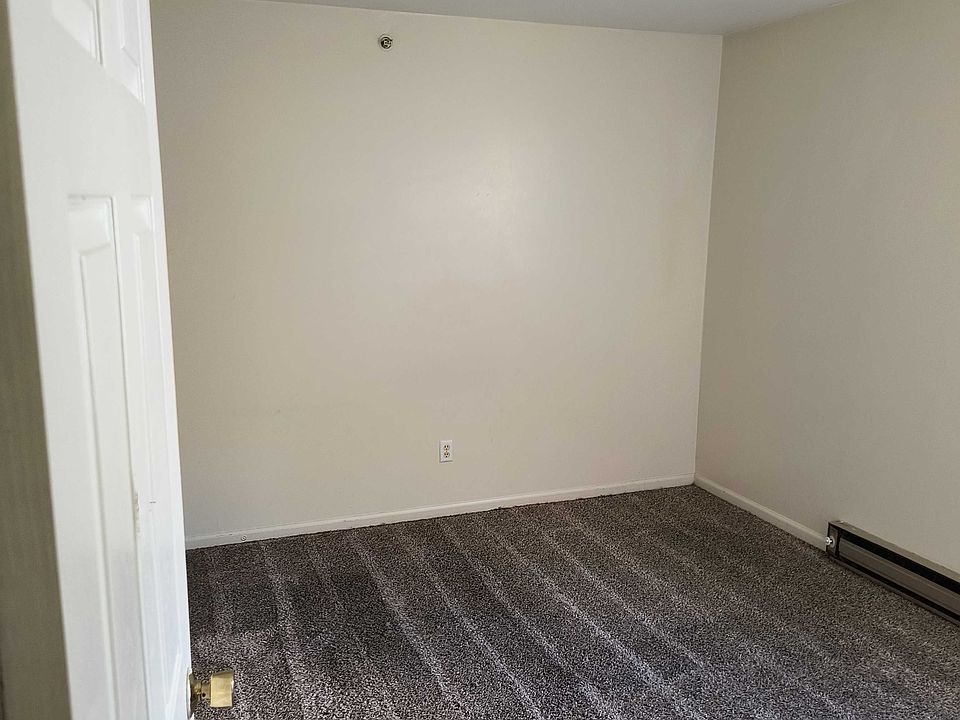 2nd image of 1130 Minns Dr #16