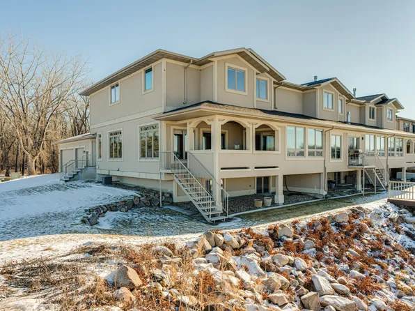 1240 Riverwood Dr, Bismarck, ND 58504